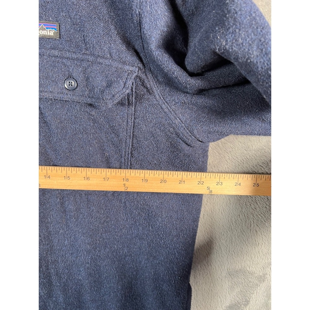 Patagonia Insulated Fjord Flannel Jacket Mens Large Navy Blue Shacket 27640 - Picture 4 of 11